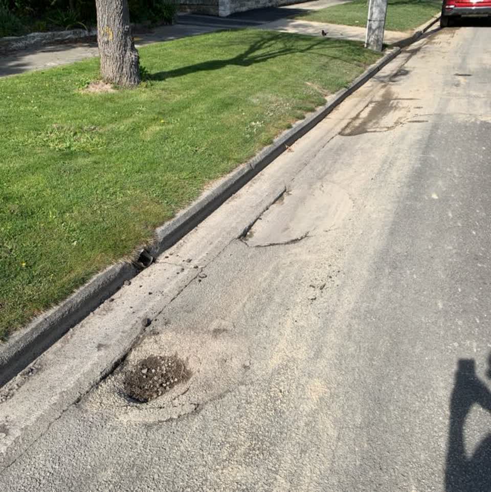 The photograph attached to this roading/streets report