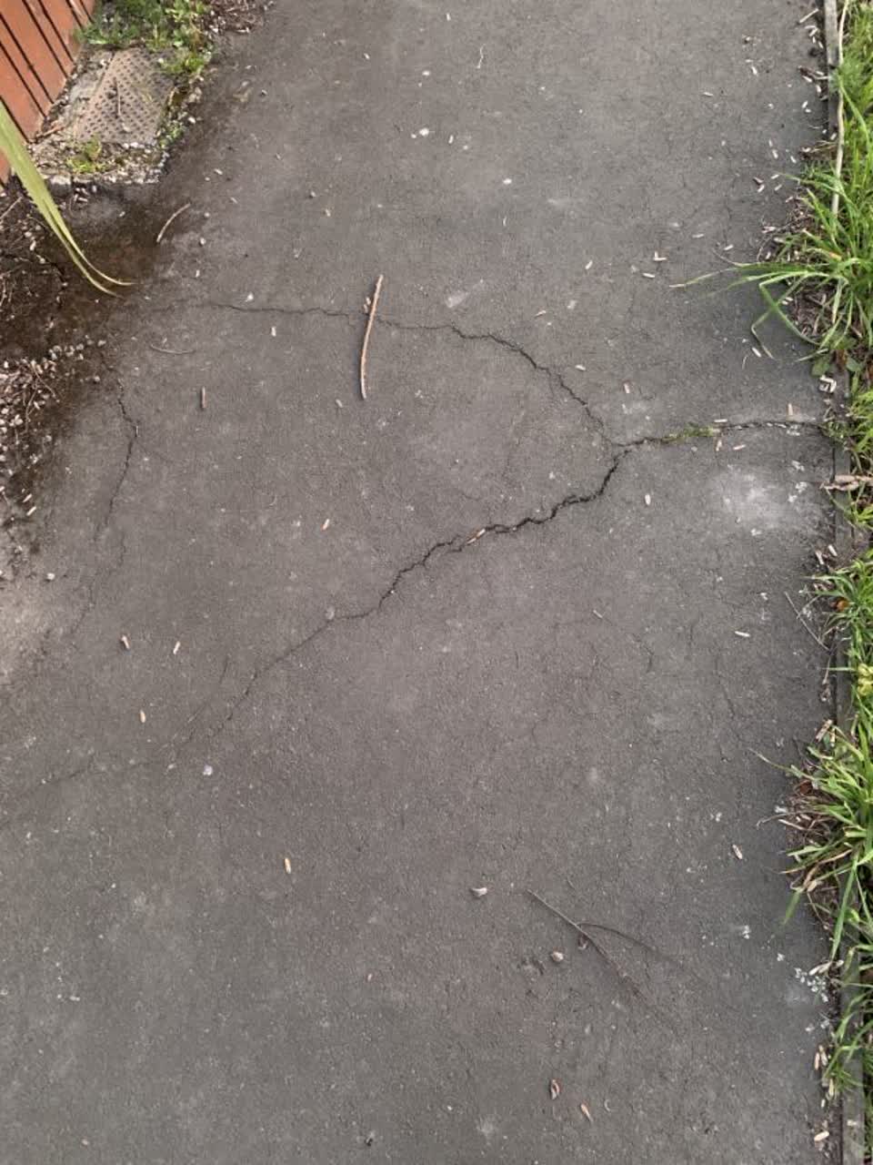 The photograph attached to this roading/streets report