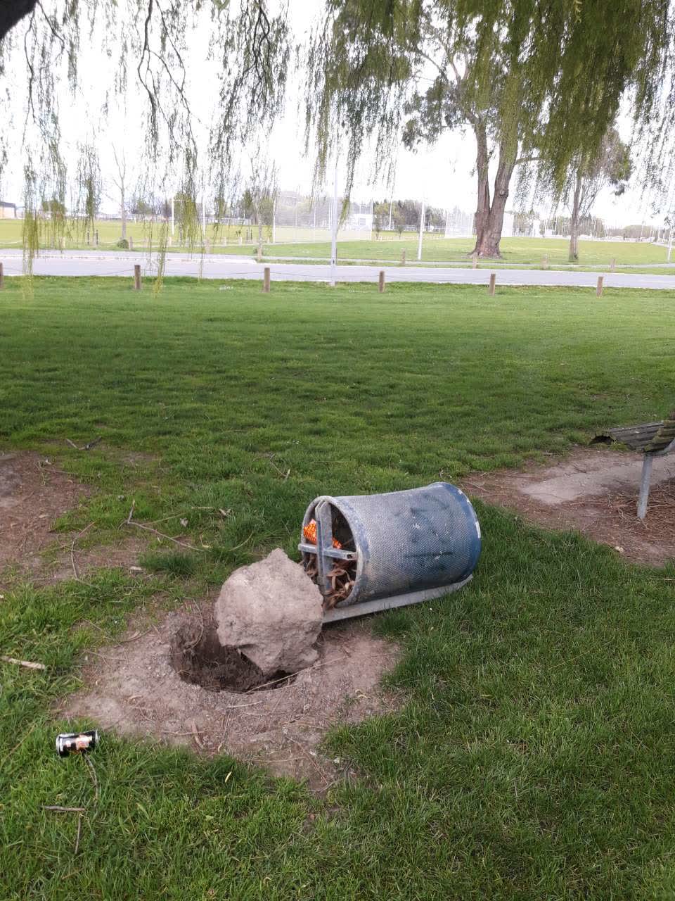 The photograph attached to this rubbish/recycling report