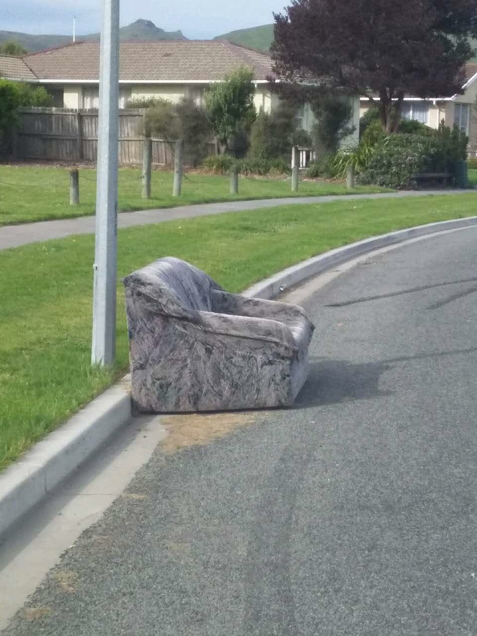 The photograph attached to this rubbish/recycling report