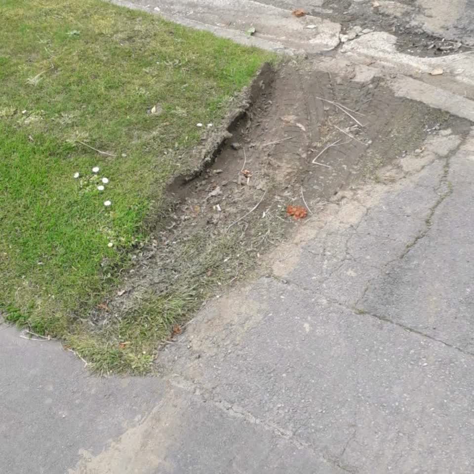 The photograph attached to this roading/streets report