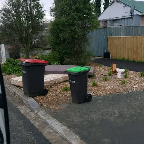 Rubbish/Recycling, a report photo