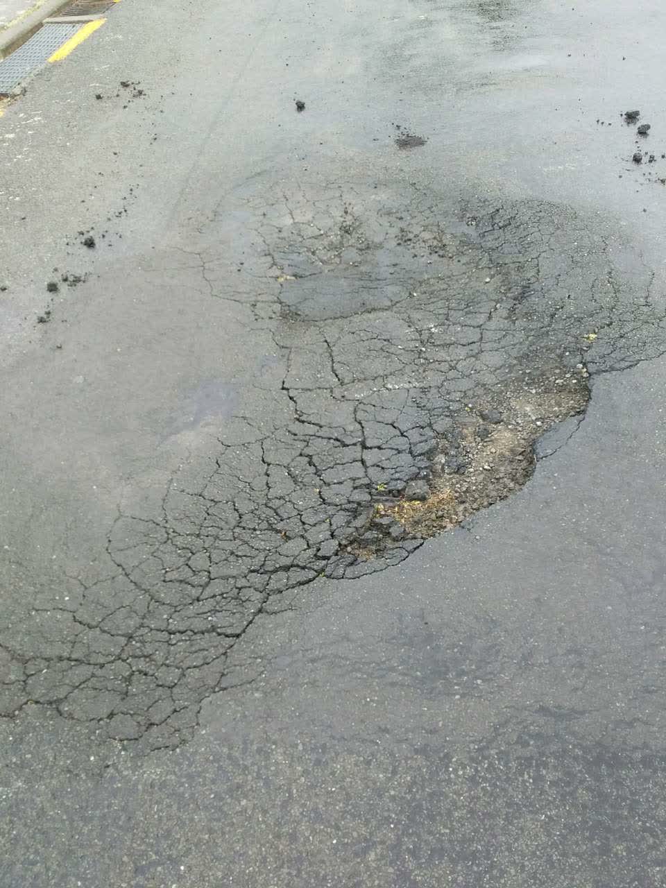 The photograph attached to this roading/streets report