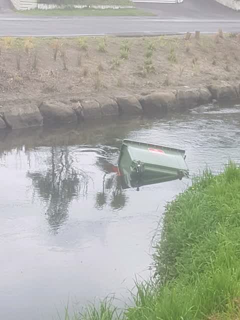 Rubbish/Recycling, a report photo