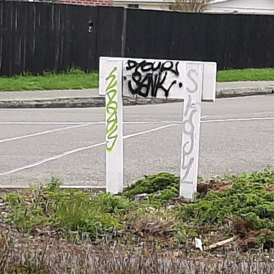 The photograph attached to this graffiti report