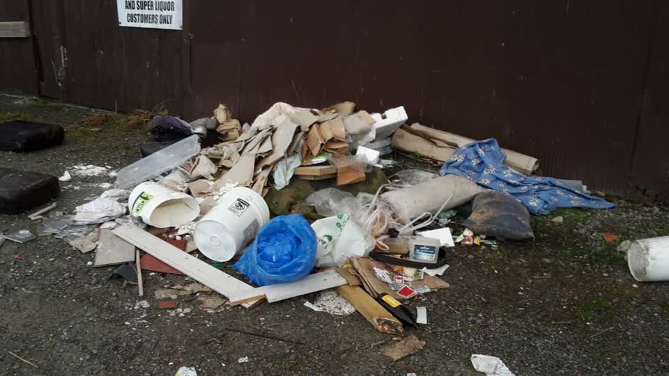 The photograph attached to this rubbish/recycling report