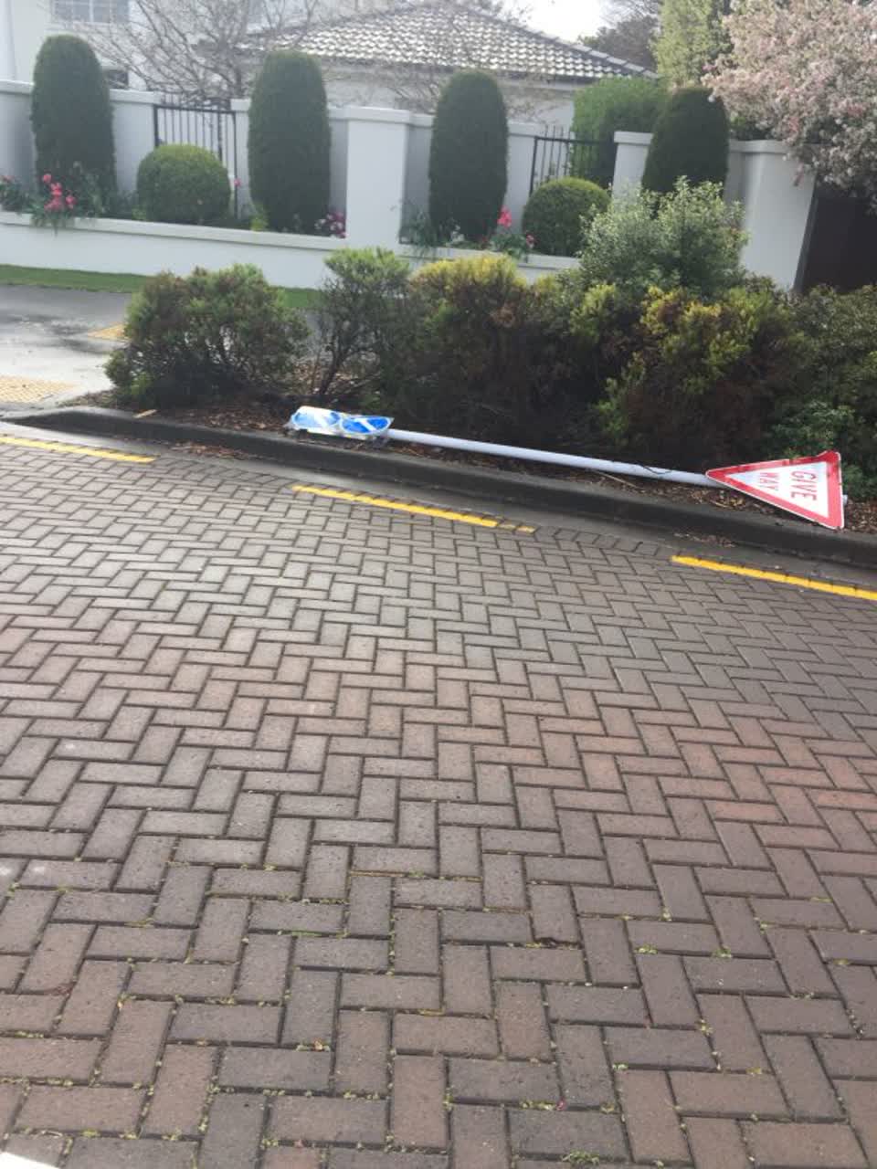 The photograph attached to this roading/streets report