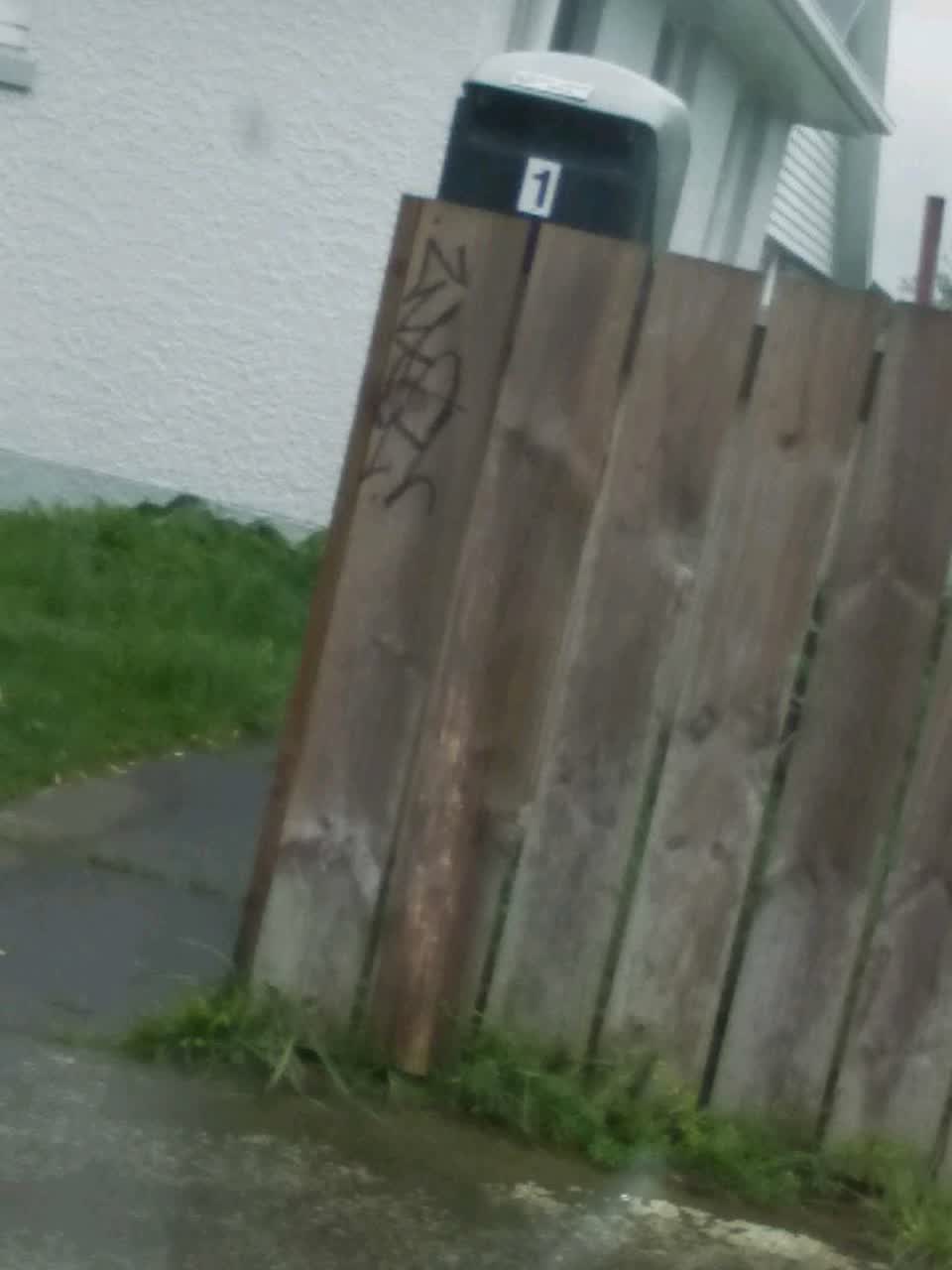 The photograph attached to this graffiti report