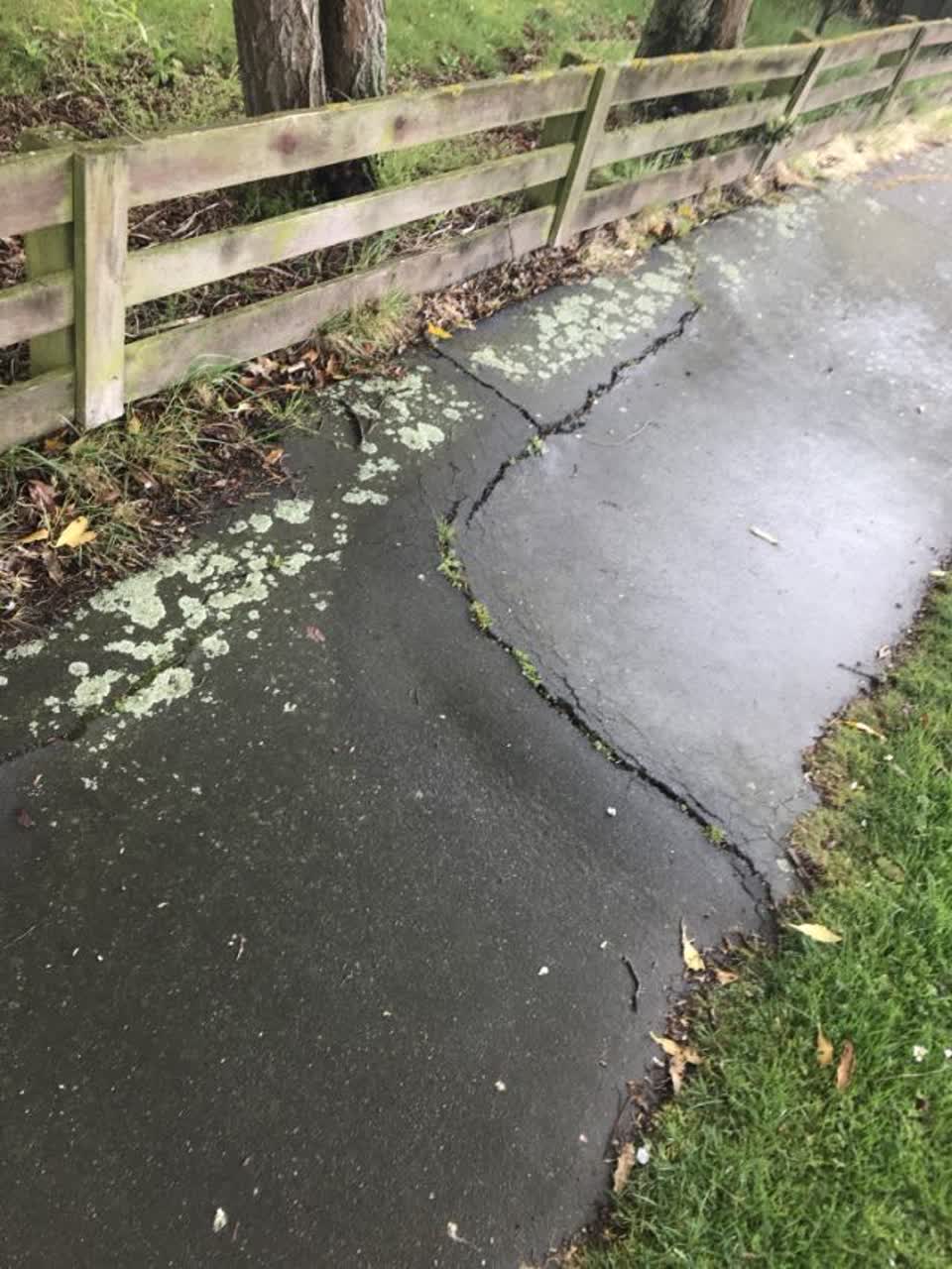 The photograph attached to this roading/streets report