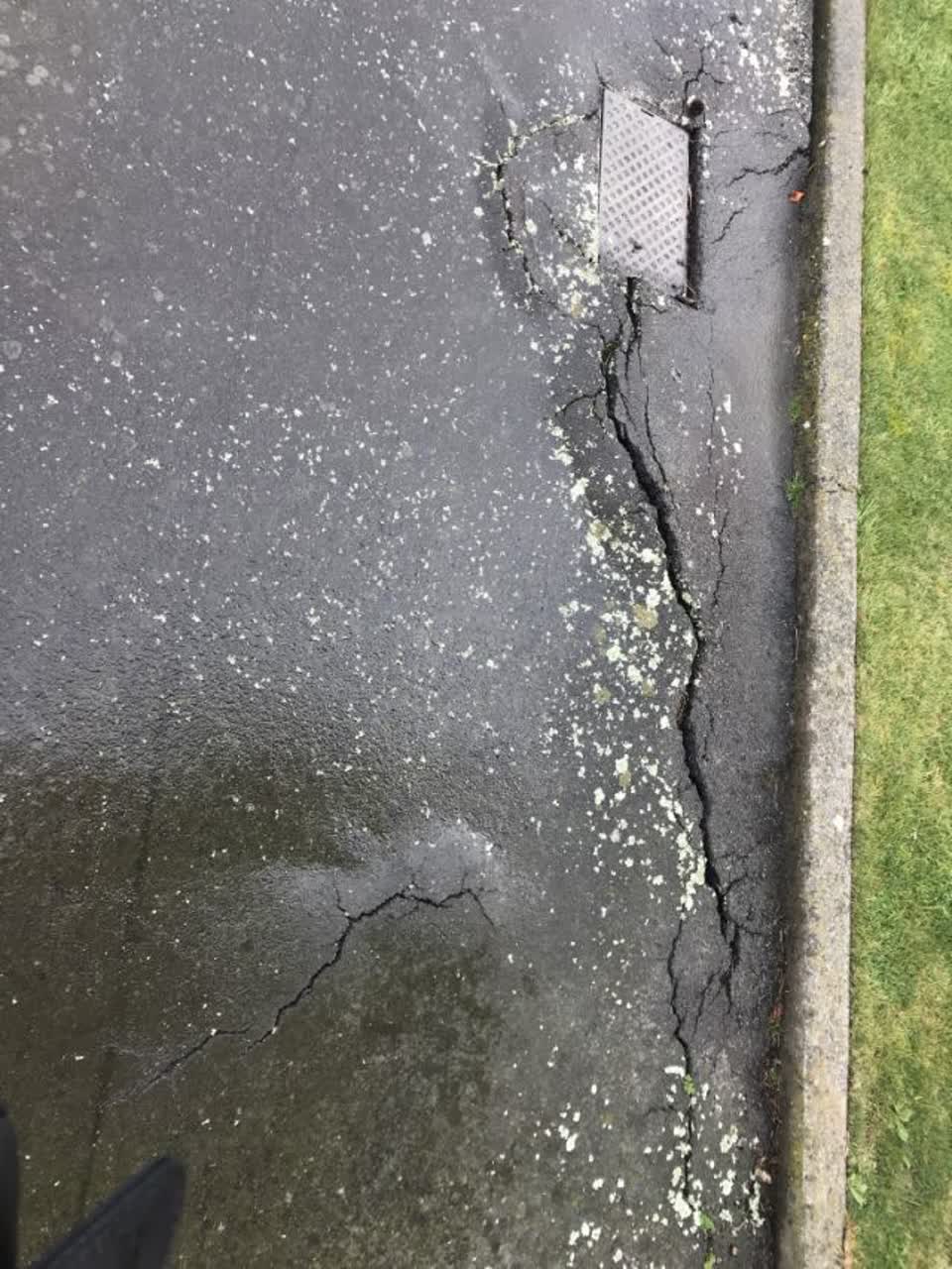 The photograph attached to this roading/streets report