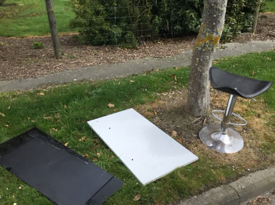 The photograph attached to this rubbish/recycling report