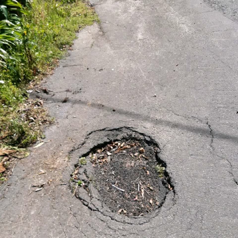 The photograph attached to this roading/streets report