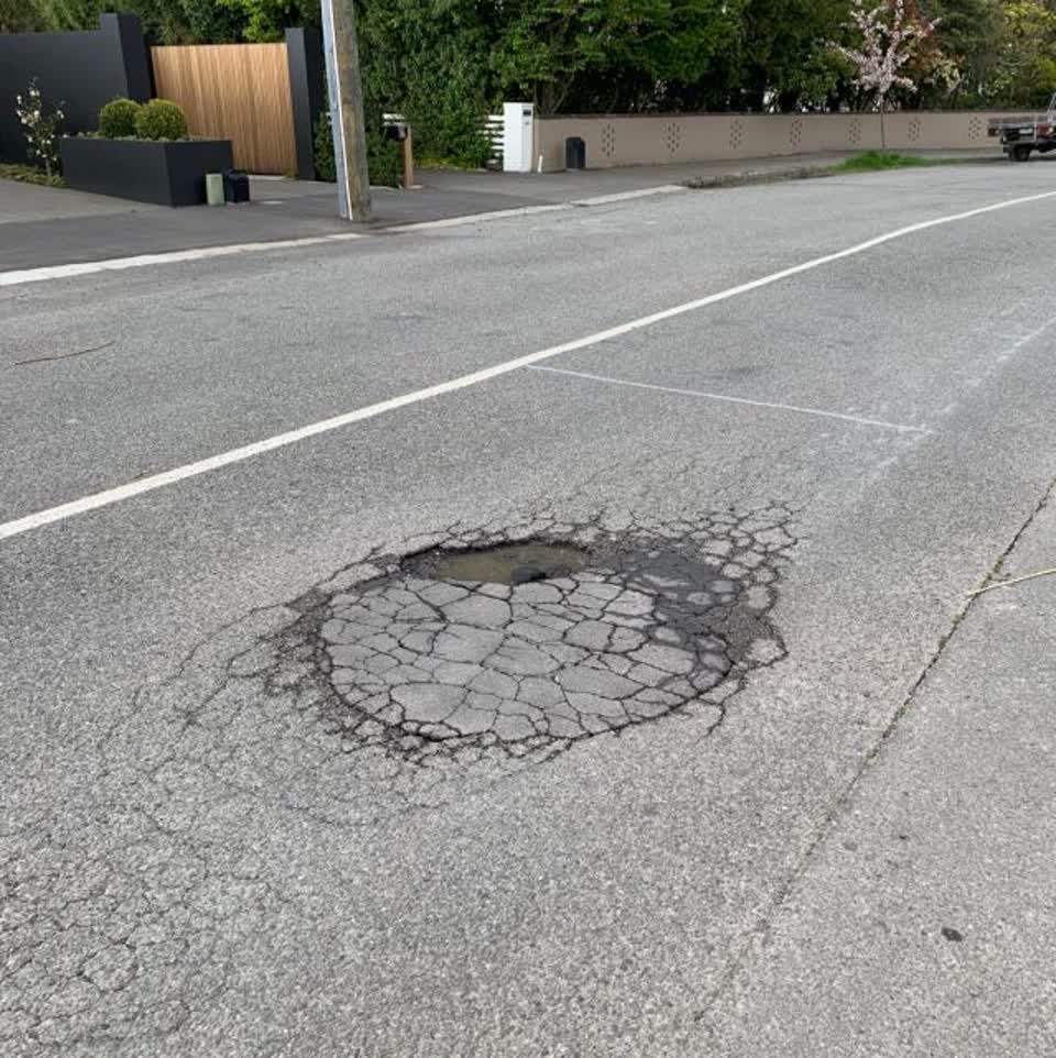 The photograph attached to this roading/streets report
