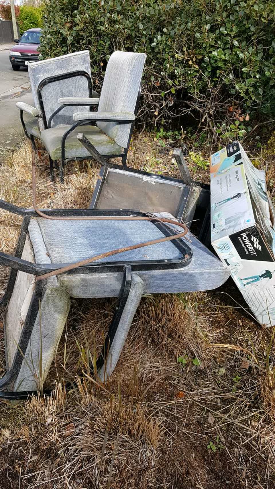 The photograph attached to this rubbish/recycling report