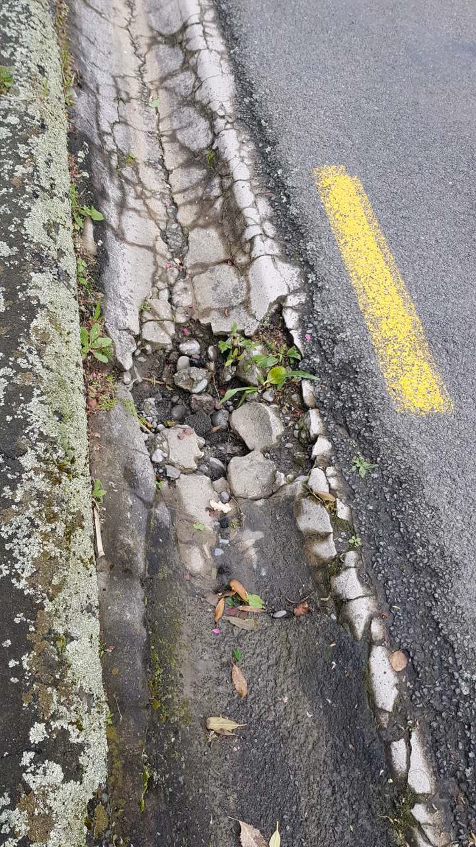 The photograph attached to this roading/streets report