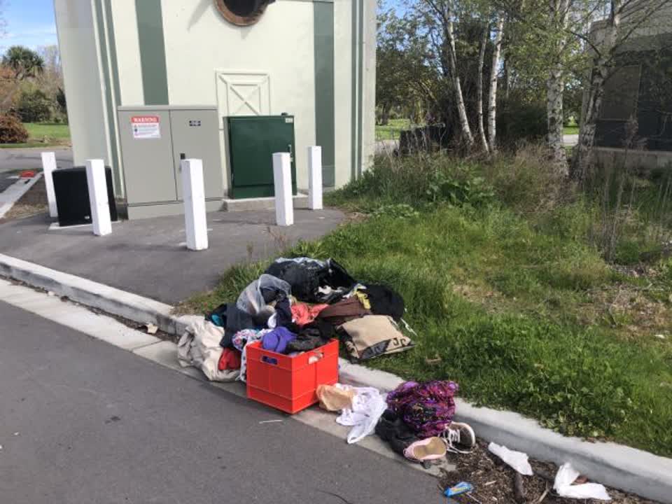 The photograph attached to this rubbish/recycling report