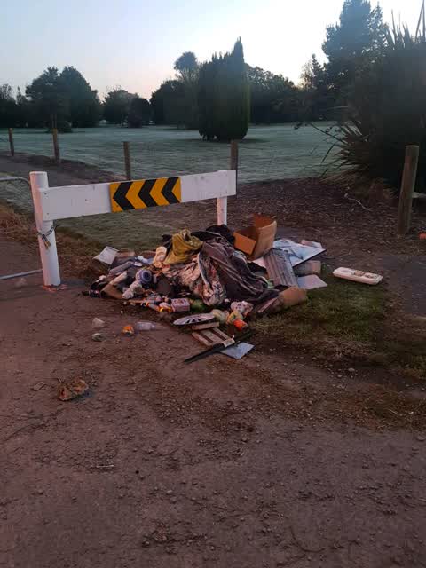 Rubbish/Recycling, a report photo