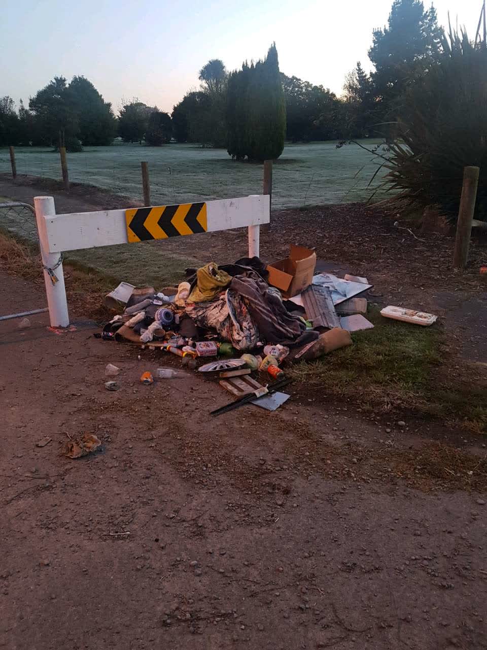 The photograph attached to this rubbish/recycling report