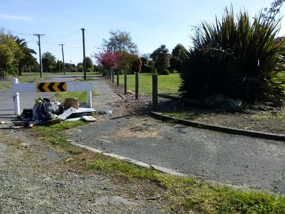 The photograph attached to this rubbish/recycling report