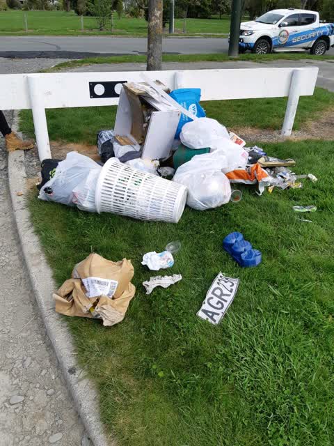 Rubbish/Recycling, a report photo