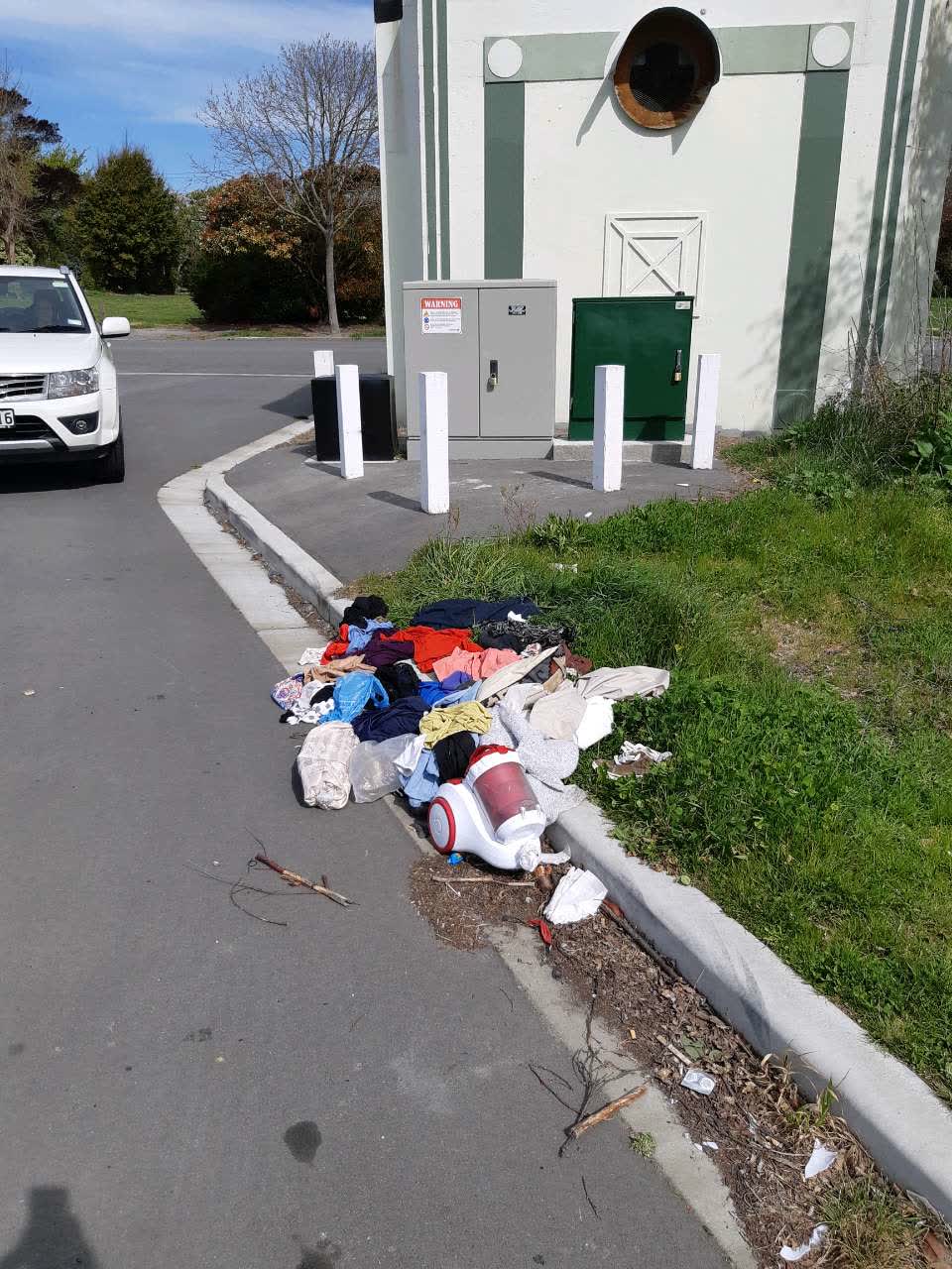 The photograph attached to this rubbish/recycling report