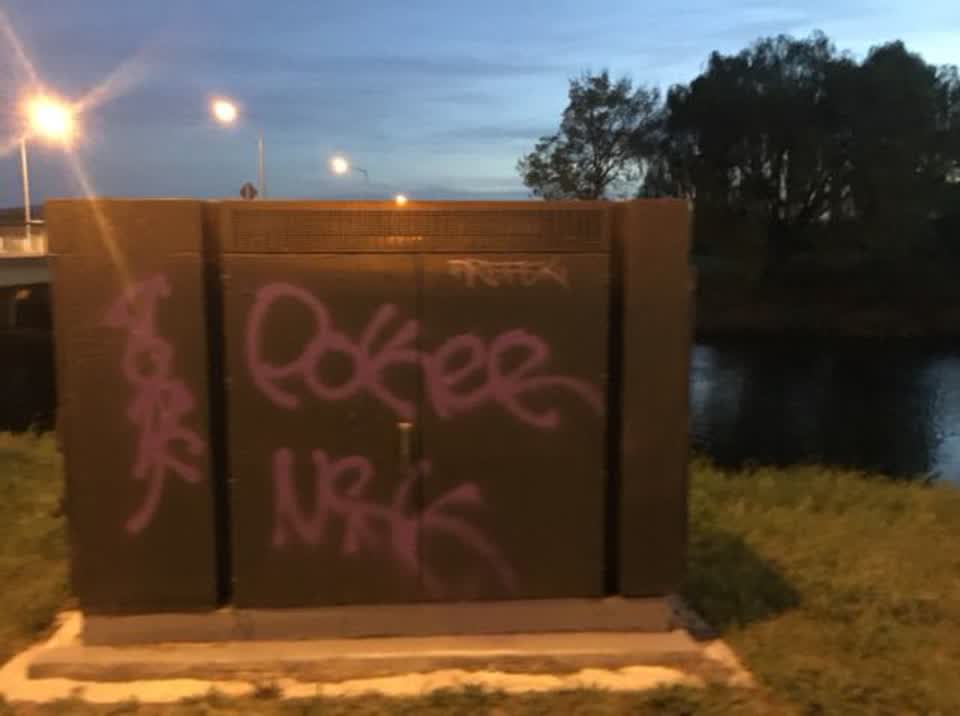 The photograph attached to this graffiti report
