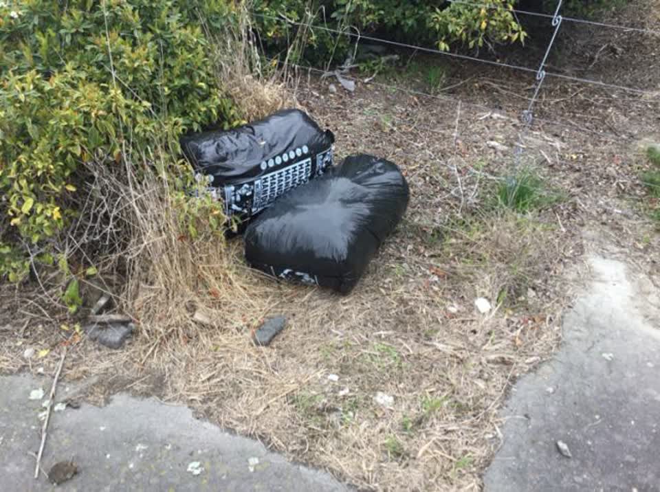 The photograph attached to this rubbish/recycling report