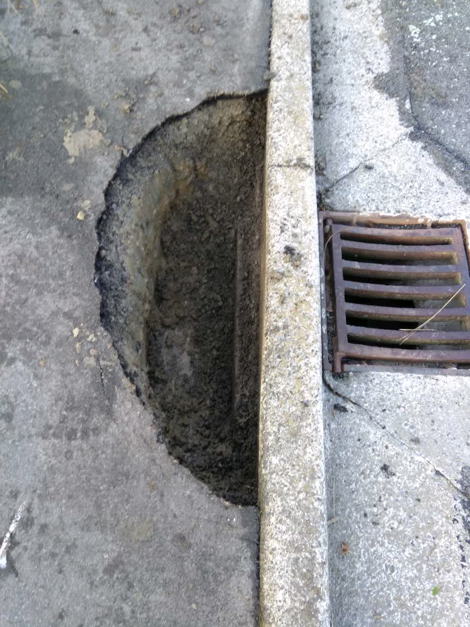 The photograph attached to this roading/streets report