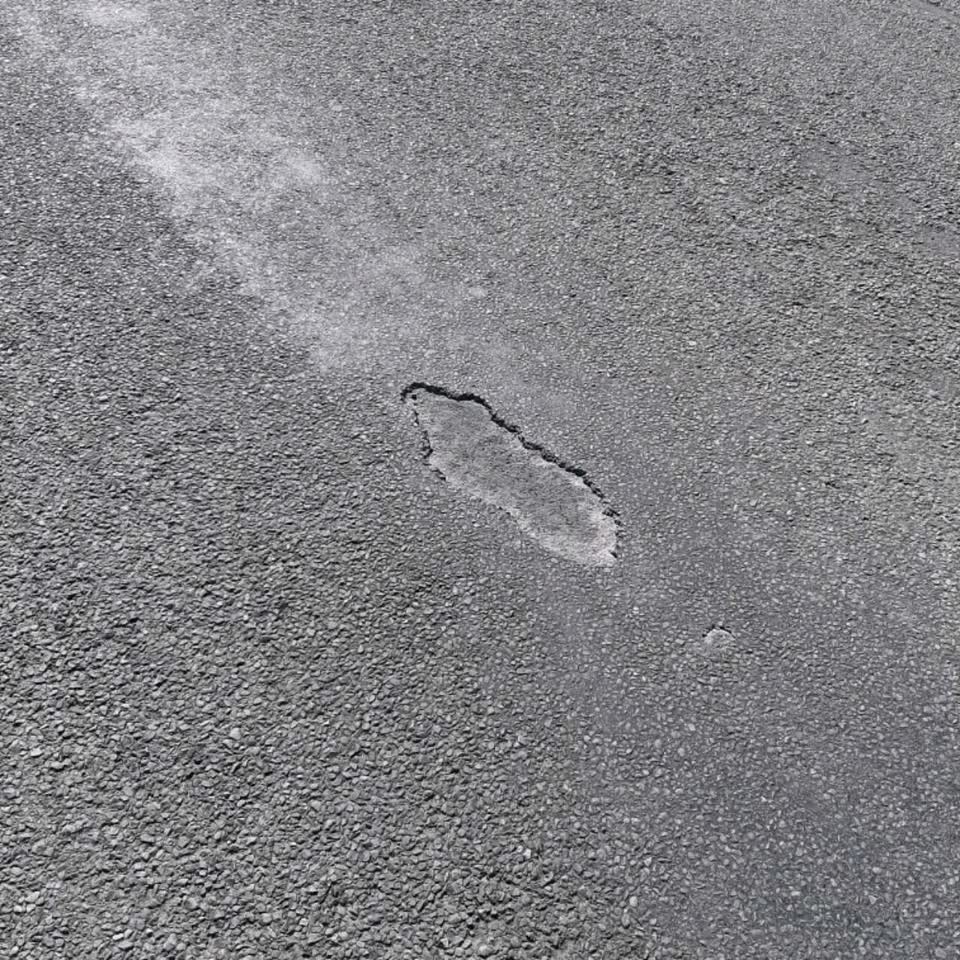 The photograph attached to this roading/streets report