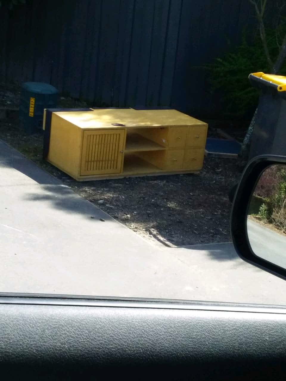 The photograph attached to this rubbish/recycling report
