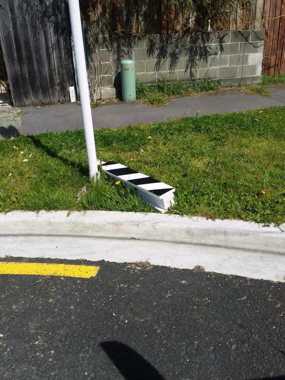 The photograph attached to this rubbish/recycling report