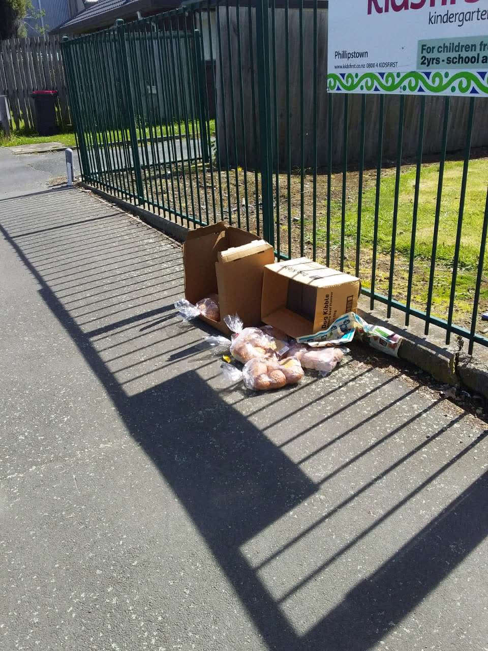 The photograph attached to this rubbish/recycling report
