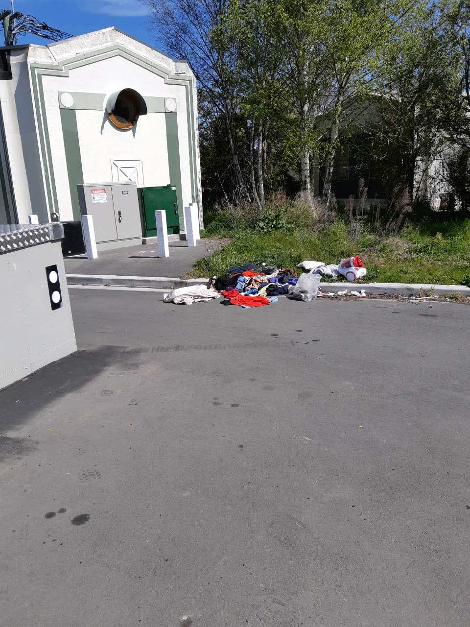 The photograph attached to this rubbish/recycling report