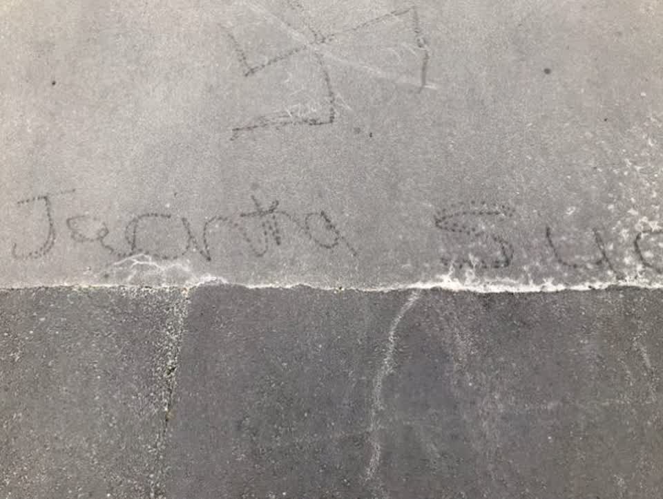 The photograph attached to this graffiti report