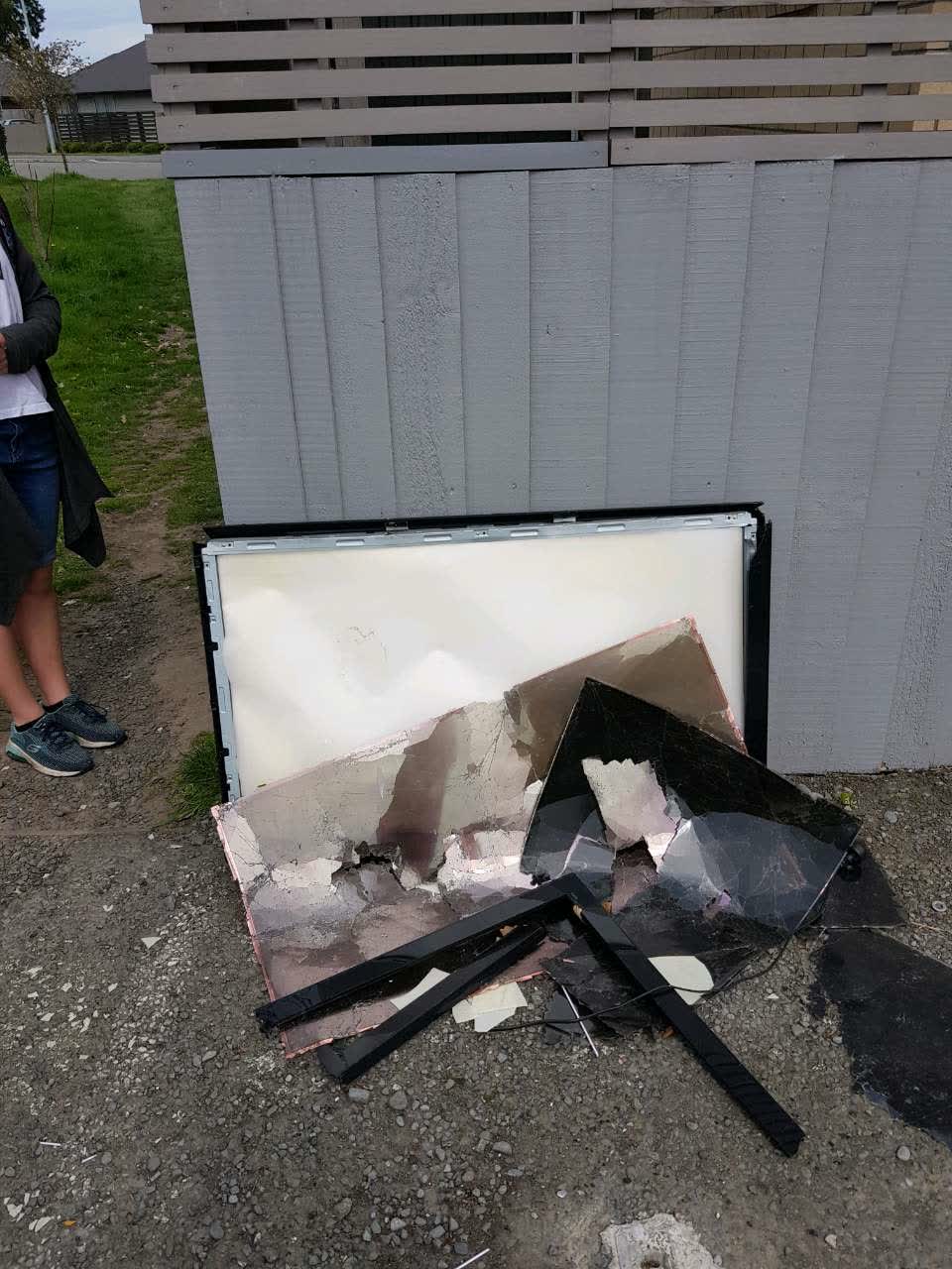 The photograph attached to this rubbish/recycling report