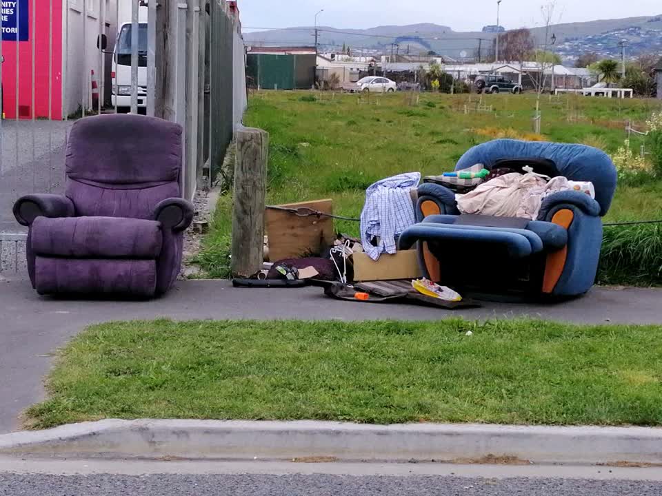 The photograph attached to this rubbish/recycling report