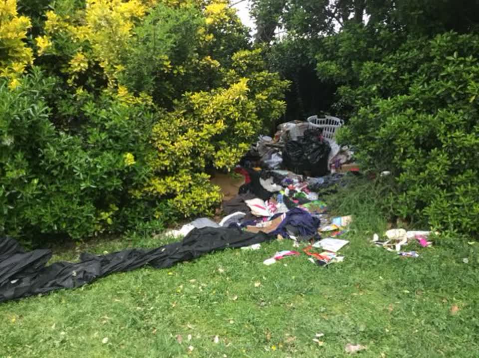 The photograph attached to this rubbish/recycling report