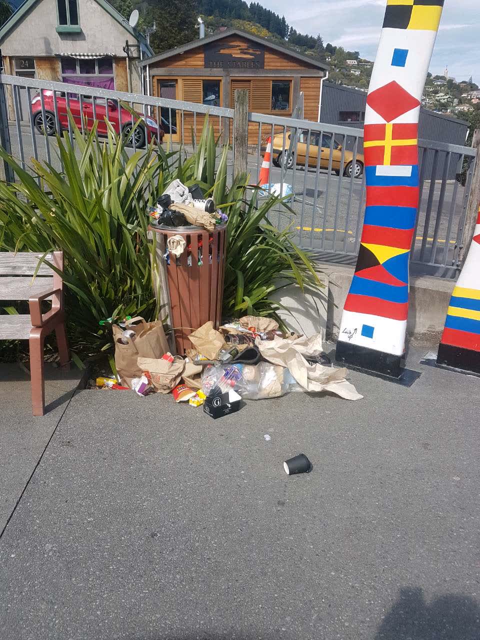The photograph attached to this rubbish/recycling report