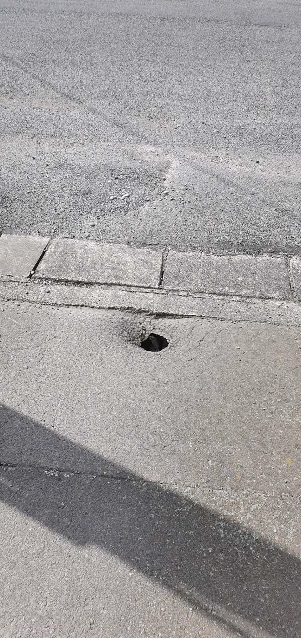 The photograph attached to this roading/streets report