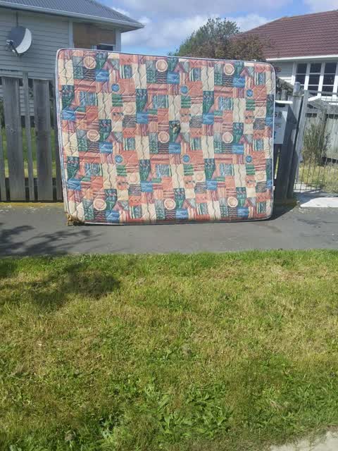 Rubbish/Recycling, a report photo