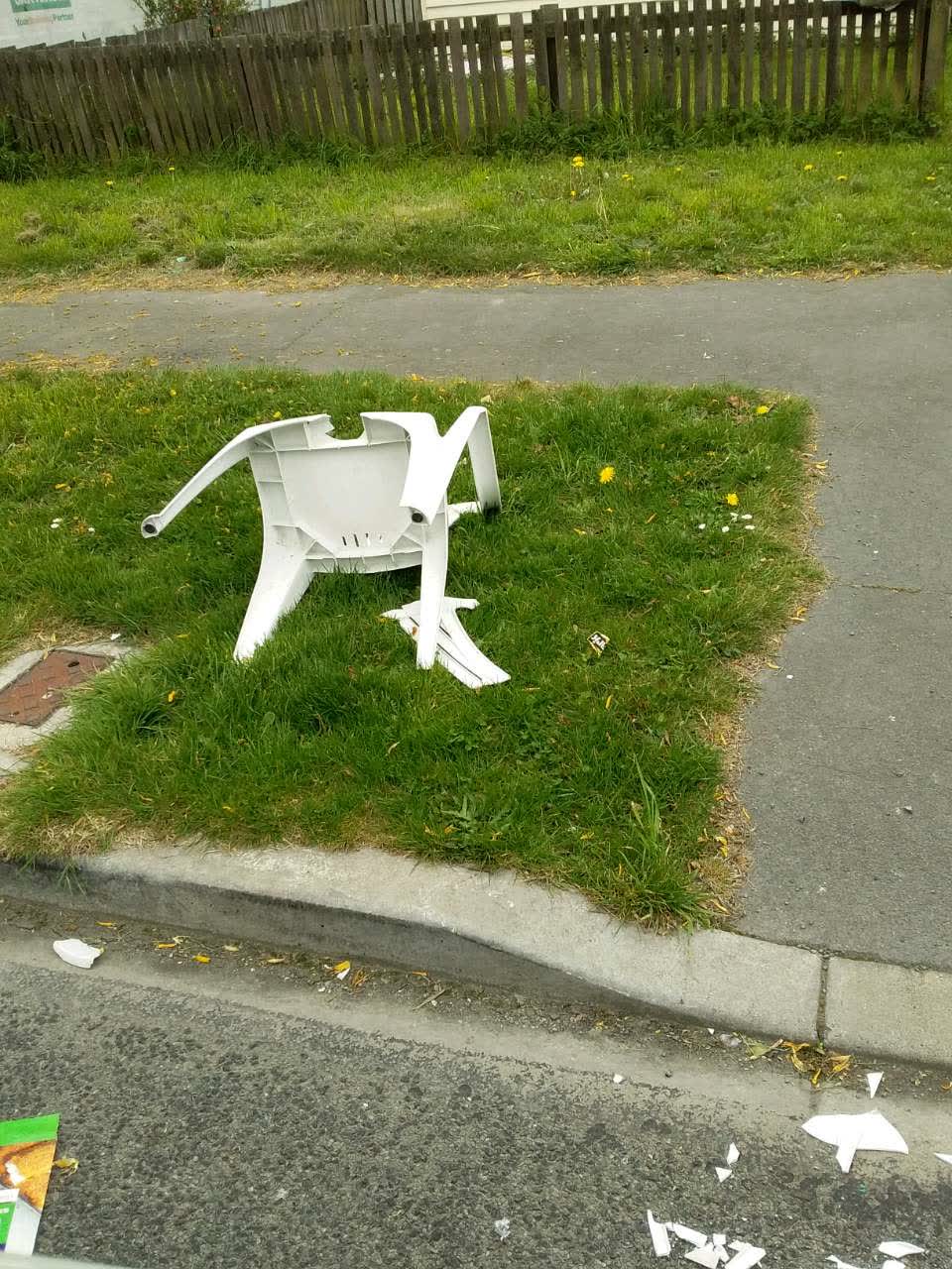 The photograph attached to this rubbish/recycling report