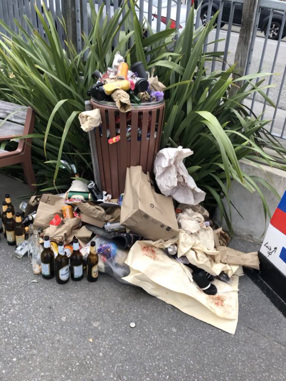 The photograph attached to this rubbish/recycling report