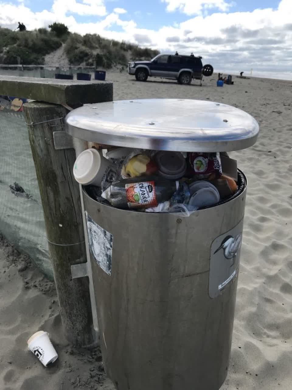The photograph attached to this rubbish/recycling report