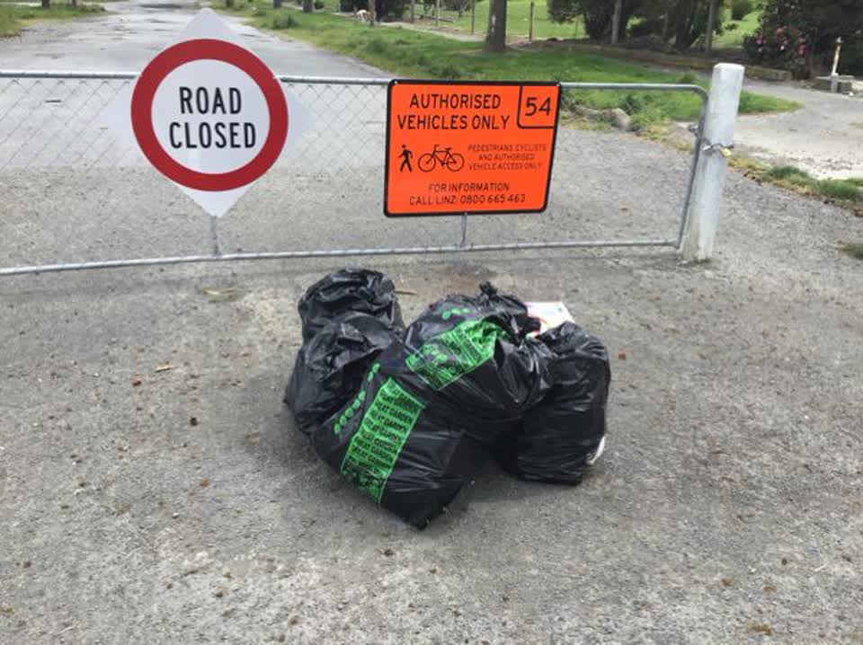 The photograph attached to this rubbish/recycling report
