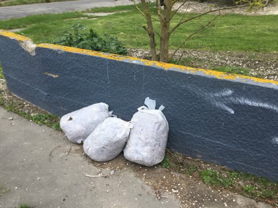 The photograph attached to this rubbish/recycling report