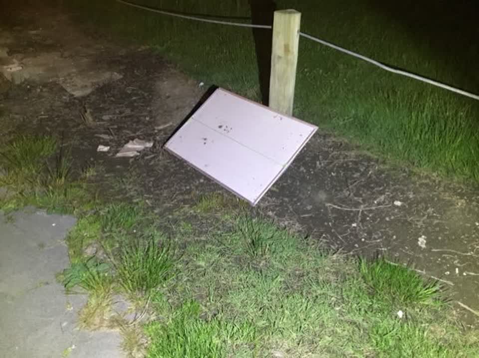 The photograph attached to this rubbish/recycling report