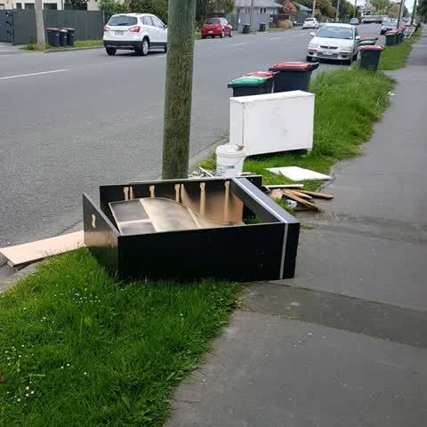 Rubbish/Recycling, a report photo