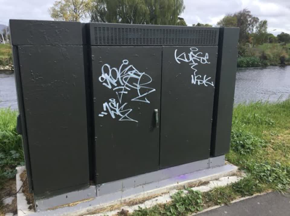The photograph attached to this graffiti report