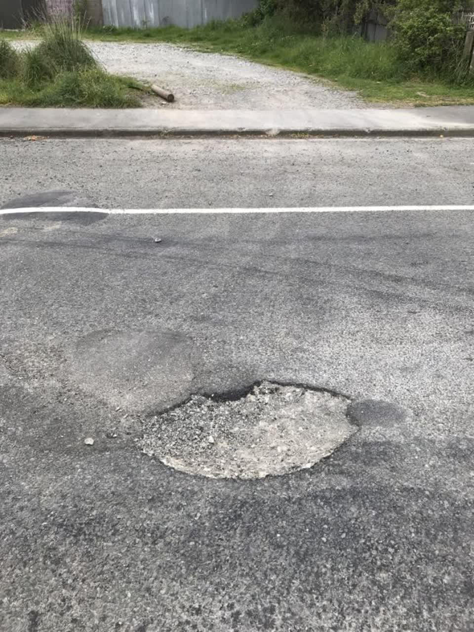 The photograph attached to this roading/streets report