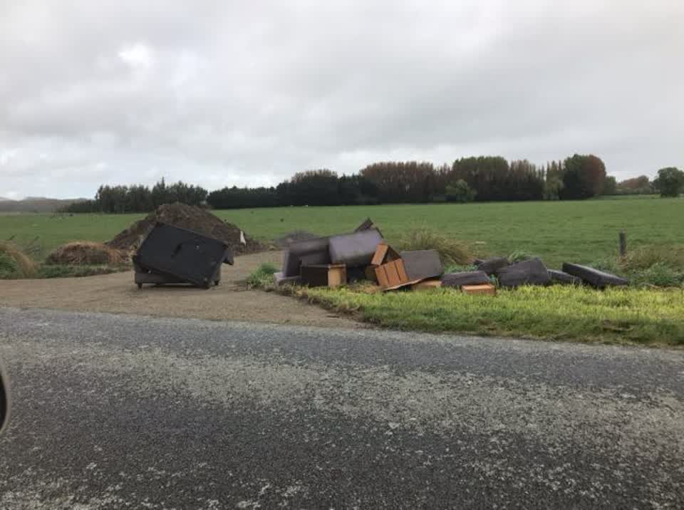 The photograph attached to this rubbish/recycling report